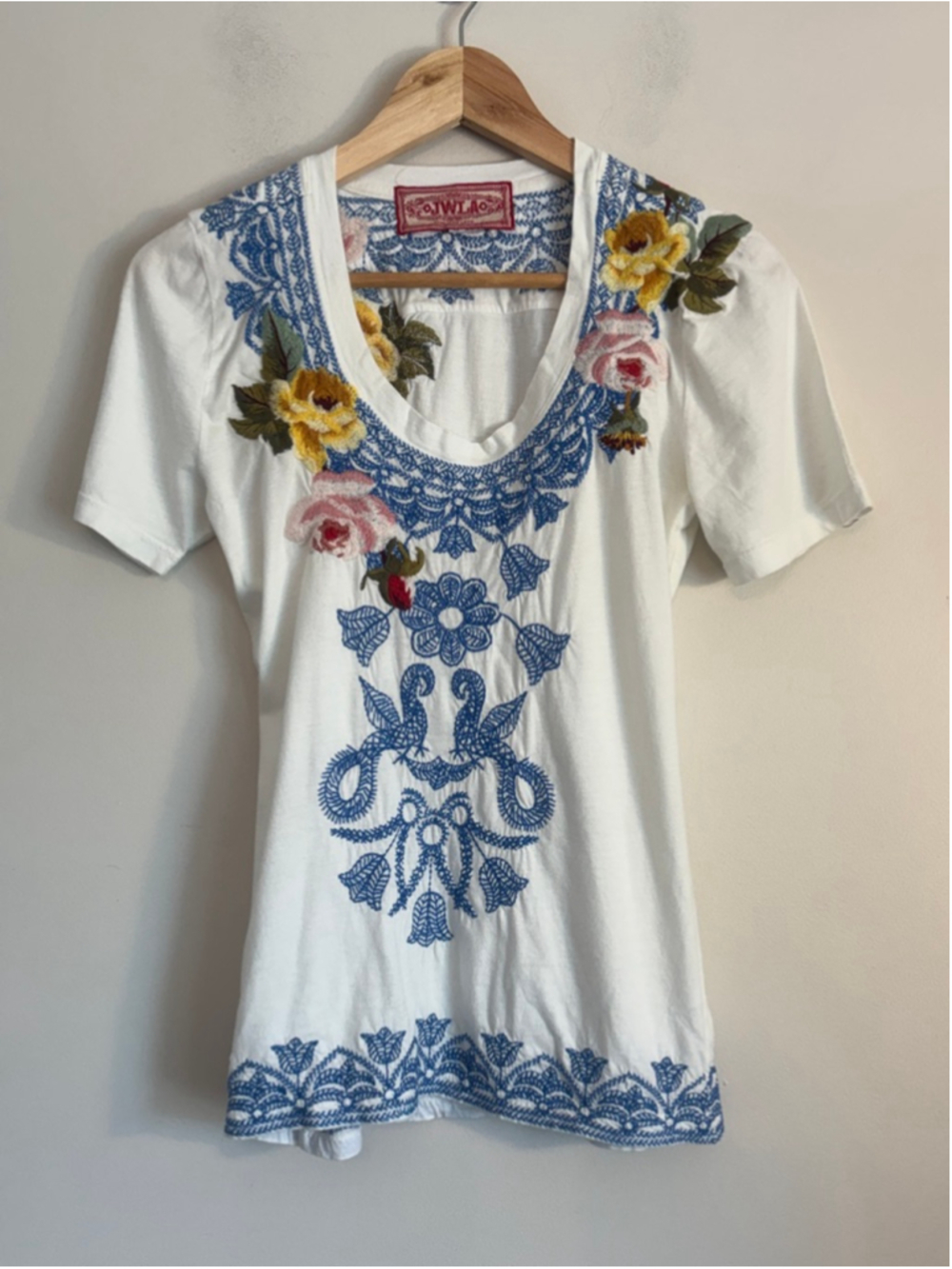 Johnny Was JWLA White & Blue Embroidered Short Sleeve Tee Size Small Bohemian